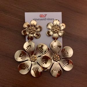 Vineyard Vines Gold Flower Earrings
